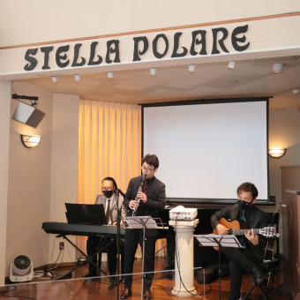 お二人がお色直し中も、会場を盛り上げる生演奏
