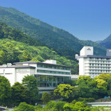 【アクセス抜群】
都心よりロマンスカーで90分。箱根湯本駅より徒歩3分。