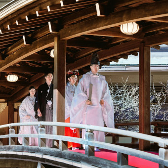 提携神社での神前式もご案内可。挙式当日の往復バス手配から挙式後のご会食まですべてをサポート