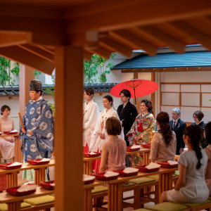 両親やご親族、さらにご友人のご参列も可能。
多くの方に温かく見守られながらの挙式が叶う。|ホテルモントレ大阪の写真(38433398)
