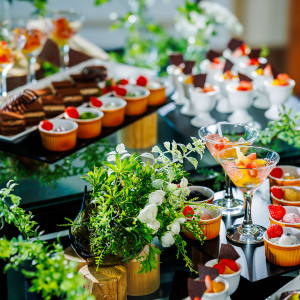 色とりどりのデザートブッフェ|ホテルモントレ大阪の写真(54699151)