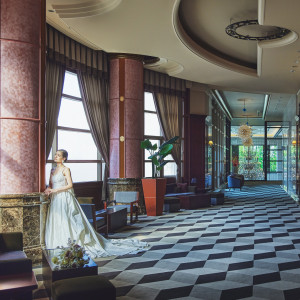 ゆったりとしたホワイエ|デュクラス大阪/FIVESTAR WEDDINGの写真(50744995)