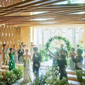 ゲストに見守られながら行う厳かで温かな感動挙式|デュクラス大阪/FIVESTAR WEDDINGの写真(49278380)