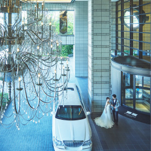 迎賓に相応しい高級感あふれるエントランス|デュクラス大阪/FIVESTAR WEDDINGの写真(40040614)