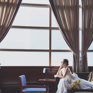 広々としたホワイエは上質な空間|デュクラス大阪/FIVESTAR WEDDINGの写真(49277386)