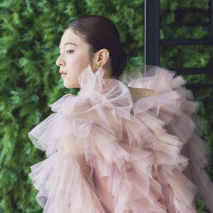 お色直しを彩るカラードレスも充実のラインナップよりセレクトしご提案します。ヘアメイクも新婦様の魅力を引き立てるように。|デュクラス大阪/FIVESTAR WEDDINGの写真(53693202)