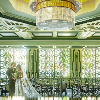 ロビーラウンジの美空間。光が差し込むフォトスポットにも