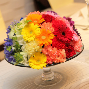レインボーカラー。ゲスト皆さまの幸せを願って☆色とりどりのお花で会場を鮮やかに♩|PULSE5｜パルス5の写真(31897802)