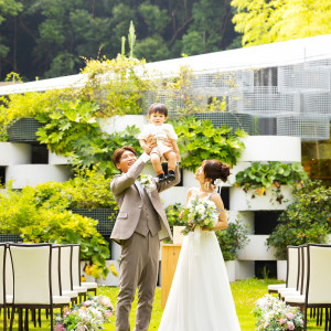まるで海外リゾート婚をイメージさせる“ガーデンセレモニー”が叶う。カタチに捉われない、オリジナルな進行でふたりらしさを表現。|ホテルフラッグス佐世保九十九島の写真(54706828)