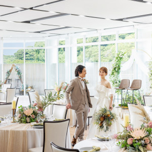 九十九島を構成する緑×海を背に、馴染みやすい自然の豊かさとアットホームな空間造りで叶える大切なゲストとの時間。|ホテルフラッグス佐世保九十九島の写真(54706572)