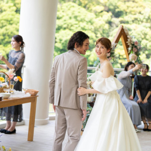 新築したテラススペースでゲストとの距離を知被ける時間を演出◎|ホテルフラッグス佐世保九十九島の写真(54710364)