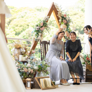 新築したテラススペースでゲストとの距離を知被ける時間を演出◎|ホテルフラッグス佐世保九十九島の写真(54710362)