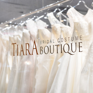 施設内自社衣装店“TIARA BOUTIQUE”で運命の1着を見つけよう