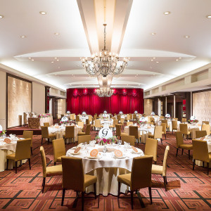 【THE PLAZA】ホテル最大の大きさを誇る、ラグジュアリーなパーティ会場。非日常の空間を楽しんで！|ルークプラザホテルの写真(54410700)