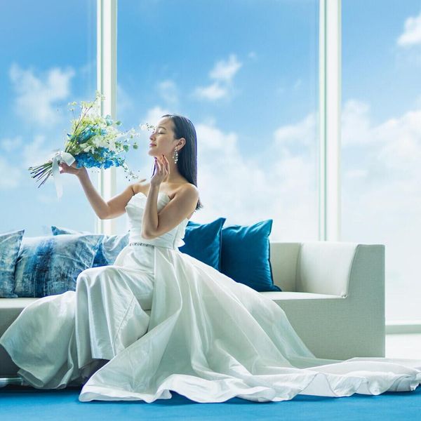 空と自然光がドレスが映える最高の晴れ舞台