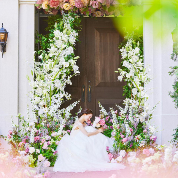 【新Flowerチャペル誕生！】たくさんの花々がおふたりとゲストの皆様を笑顔と幸せに包み込む