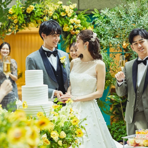 空間だけでなく、演出を通してはフラワーウェディングを体感