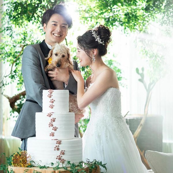 愛犬も今日は主役！おふたりと一緒に挙式やパーティーで笑顔溢れる時間をともに。