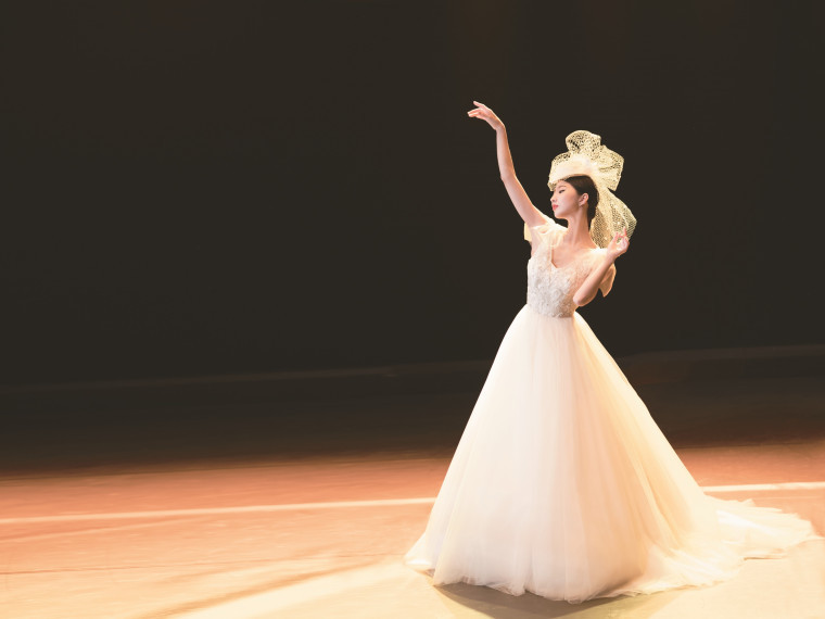 花嫁をより美しく輝かせる『スエヒロ』のドレス