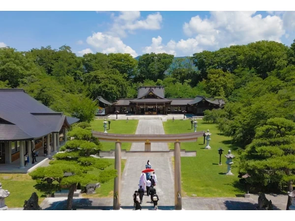 伝統を引き継いだ、厳かなご本殿