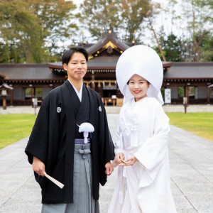 かつらに綿帽子、伝統ある白無垢に包まれて・・・日本人としての神前結婚式|長野縣護國神社の写真(15478095)