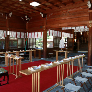 ご本殿は窓を開けても静かな時間が流れます・・・
この場所に存在する意味がここに表れております。|長野縣護國神社の写真(914058)