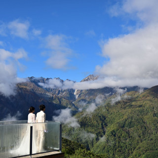 白馬岩岳の頂上を貸し切って、北アルプスを背に幻想的な写真を。