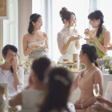 デザートビュッフェ演出も。目の前に並ぶ色とりどりのスイーツを味わいながら、ゲストとの会話を楽しもう