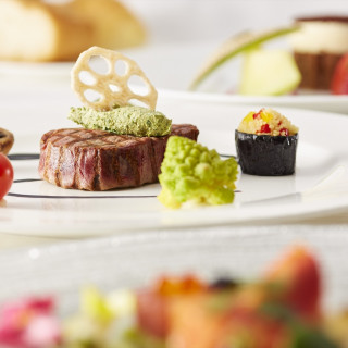 【来館特典】「豪華!牛フィレ&フォアグラ付婚礼プレート料理」プレゼント!