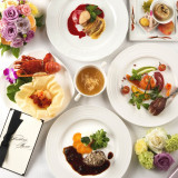 八王子ホテルニューグランドの和・洋・中の3大料理人が作る、味わいや見た目も楽しめるお料理の数々をじっくり楽しんでください。