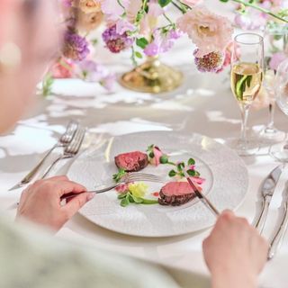 【金曜BIG☆1万円ギフト付】純白大聖堂&和牛試食×試着&演出