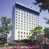 富山市のほぼ中央に位置し、ビジネスや観光の拠点としてまた、富山市一の飲食街にも隣接し、アクティブなスポットとして最適な条件を備えております。
