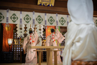 厳粛な空気の中での神前式|大國魂神社 結婚式場の写真(55174049)