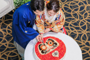 だるまケーキに目入れ|大國魂神社 結婚式場の写真(55230568)