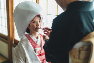 母からの紅差しの儀|大國魂神社 結婚式場の写真(55172817)