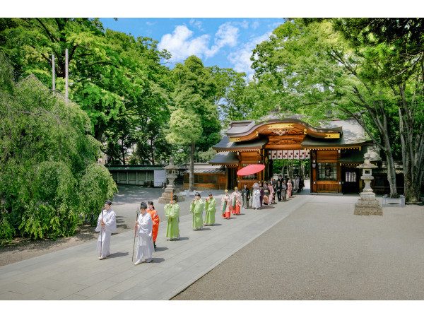 1914年以上続く歴史ある大國魂神社での結婚式