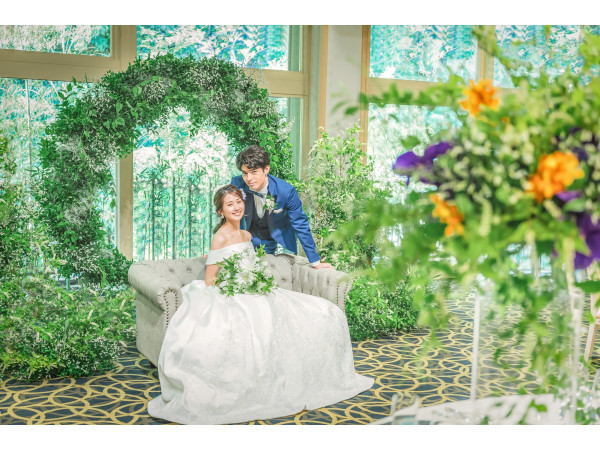 四季折々の景色が望める全面に広がる 【欅桂の間】