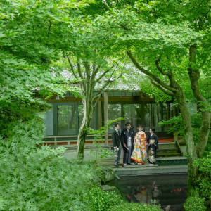 庭園付会場で両家を結ぶ結婚式