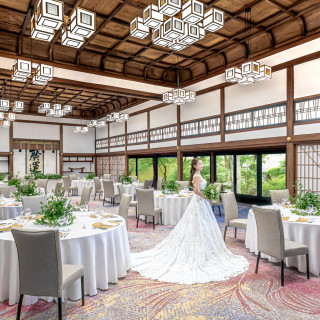 今年10月庭園付会場誕生！！
ドレスも映える「鶴の間」