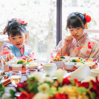 親子三世代お揃いでお祝いの会食