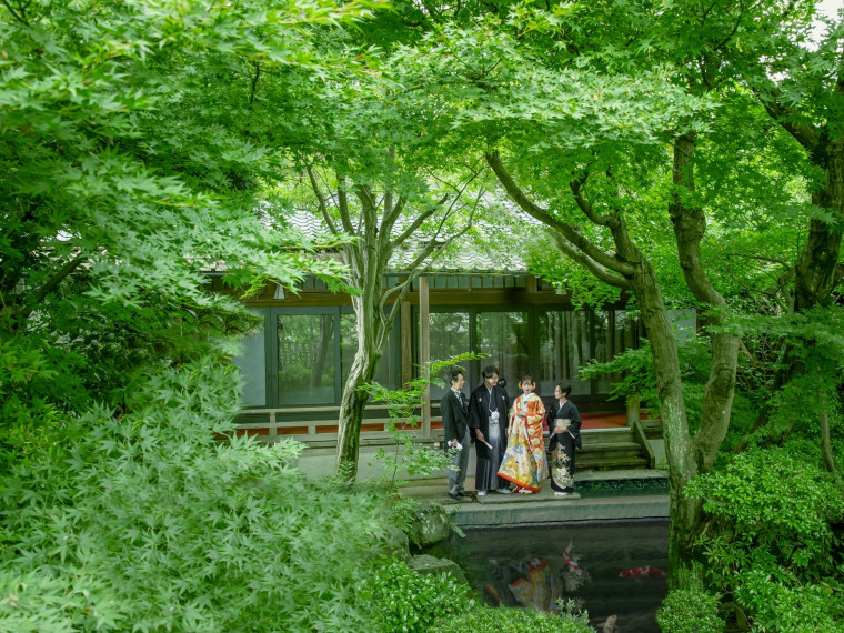 庭園付会場で両家を結ぶ結婚式