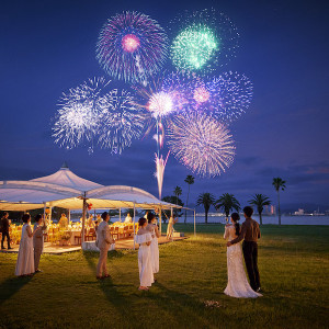 花火が夜空に光り輝く特別な瞬間|THE LUIGANS Spa & Resort(ザ・ルイガンズ．スパ＆リゾート)の写真(32464923)