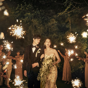 ガーデンでスパークシャワーの中を退場|THE LUIGANS Spa & Resort(ザ・ルイガンズ.スパ&リゾート)の写真(54772262)