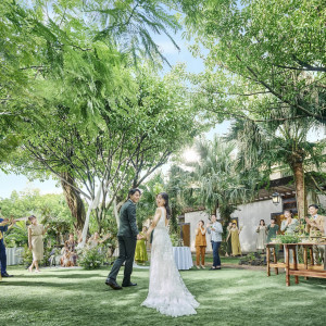 会場の真横にプライベートガーデンを完備|THE LUIGANS Spa & Resort(ザ・ルイガンズ.スパ&リゾート)の写真(54771481)