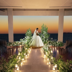 夕景とキャンドルでロマンチックな挙式演出も可能|THE LUIGANS Spa & Resort(ザ・ルイガンズ．スパ＆リゾート)の写真(14336600)