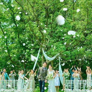 みんなの笑顔と祝福の声が溢れるアットホームなセレモニー
