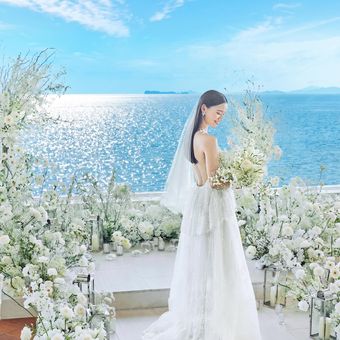 専属コーディネーターが新婦様の雰囲気、季節や時間、コンセプトに合わせてドレスをご提案します