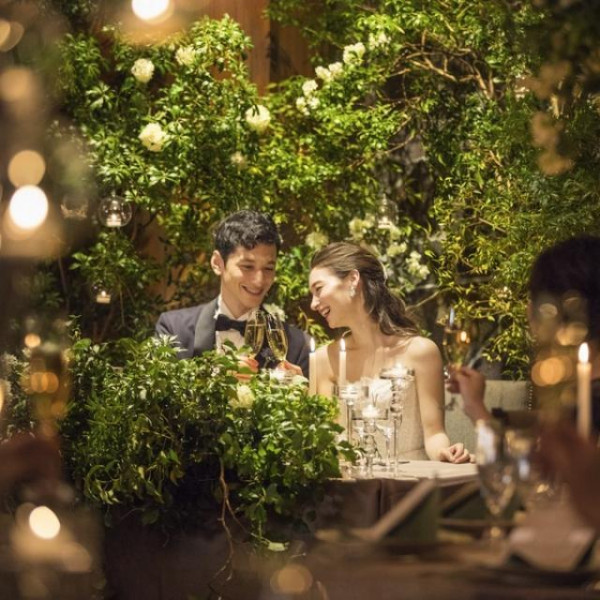 キャンドルに包まれロマンティックな雰囲気に