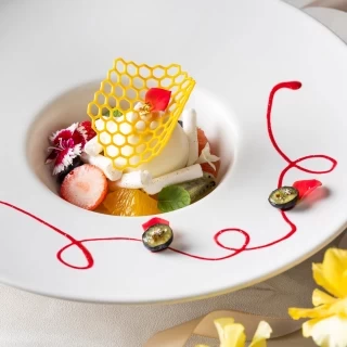 心を込めてお作りする目にも楽しい料理。 ゲストを魅了するおもてなしで心に残る祝宴を。