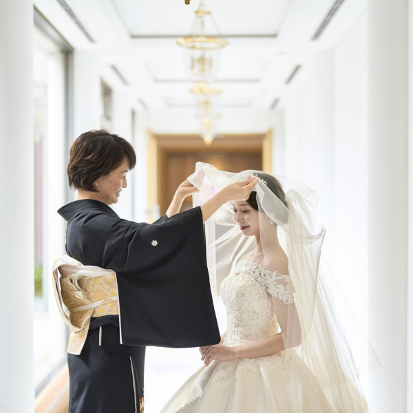 大切な家族と友人に囲まれて人生の新しいスタートを